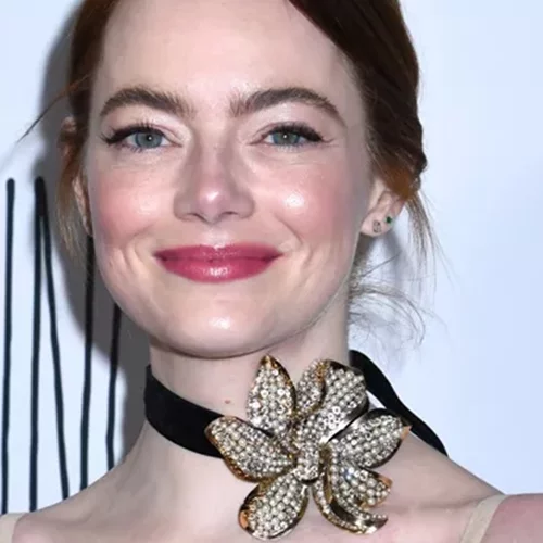 Lightweight Lob: To κούρεμα της Emma Stone είναι το hair obsession του 2024