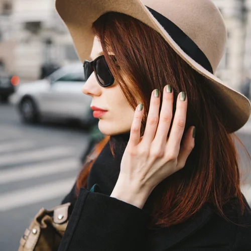 Η τάση στο μανικιούρ που μοιάζει με κόσμημα στα χέρια