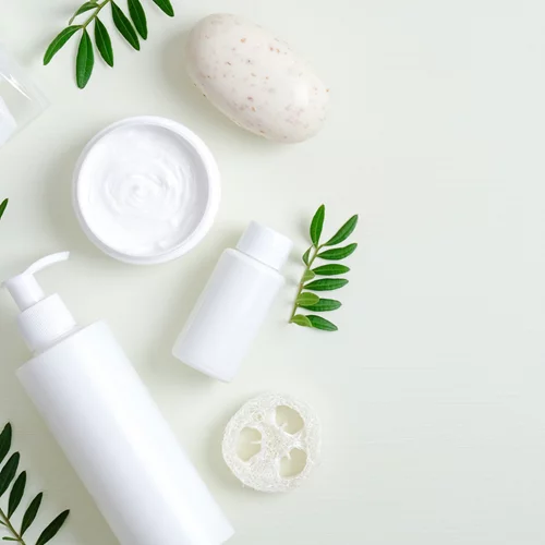 To μικρό, πανεύκολο μυστικό της Hailey Bieber για τέλεια επιδερμίδα