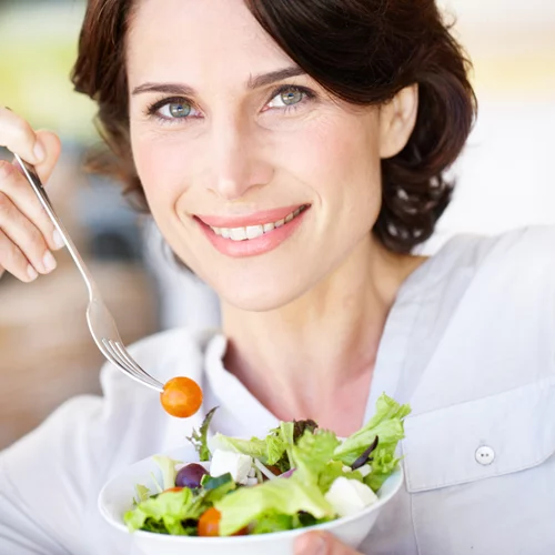 Τρεις διατροφικές αλλαγές που όλες οι γυναίκες άνω των 50 οφείλουν να κάνουν