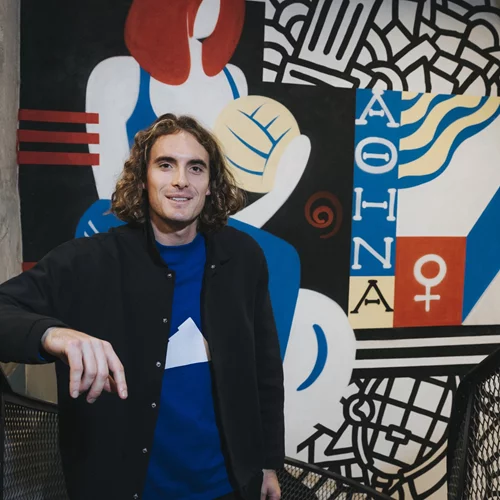 Στέφανος Τσιτσιπάς: Έκανε ψώνια και μοίρασε tips για καλύτερες αποδόσεις στο κεντρικό κατάστημα της adidas στην Ερμού