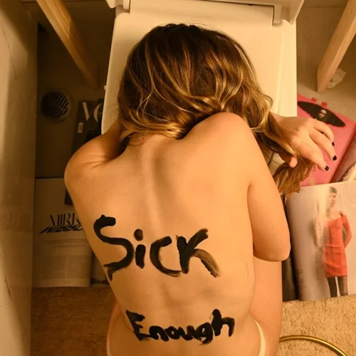 Νίκη Ρακοπούλου Γερολυμάτου: Μια 17χρονη μιλά για τις διατροφικές διαταραχές μέσα από την τέχνη