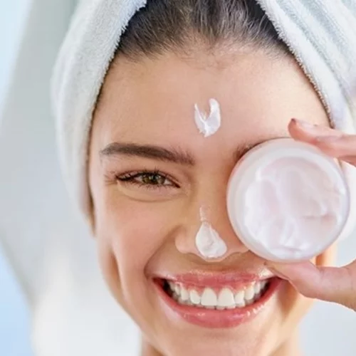 Έχει νόημα να χρησιμοποιώ αντιγηραντική κρέμα στα 20;