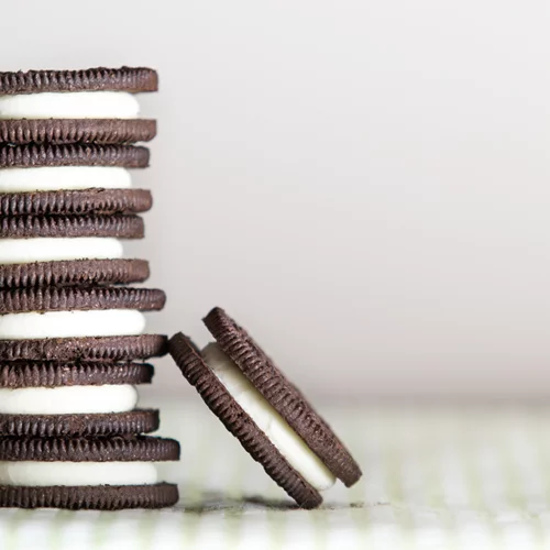 Συνταγή για σπιτικά μπισκότα τύπου Oreo χωρίς ζάχαρη και αλεύρι