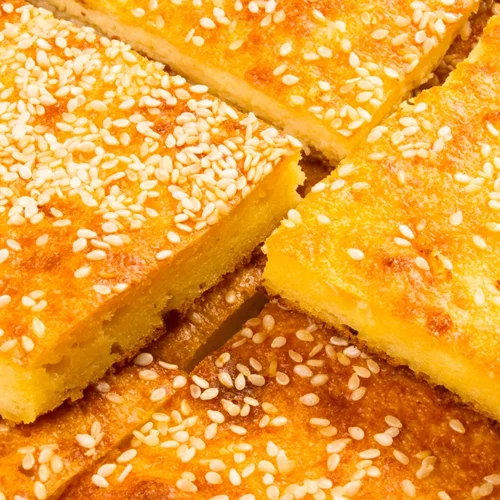 Εύκολη τυρόπιτα χωρίς φύλλο με σιμιγδάλι - Το ιδανικό σνακ για κάθε στιγμή