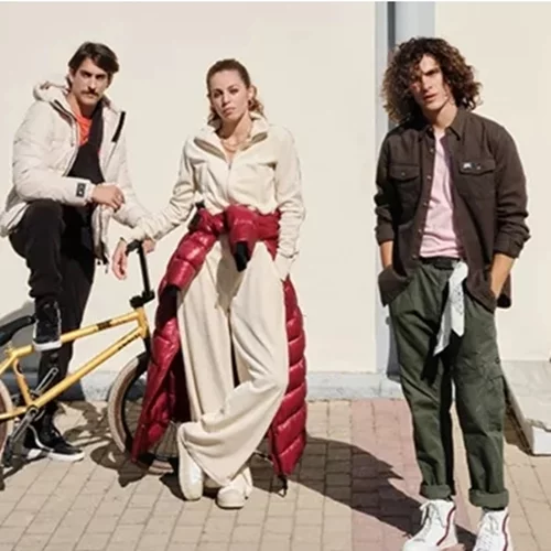 Η νέα FW22 καμπάνια της Superdry θα σε κάνει να αγαπήσεις το athleisure στιλ