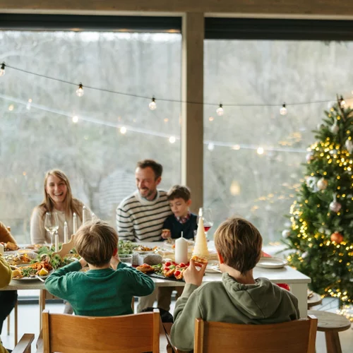 Χριστούγεννα: Να πάω ή να μην πάω στα οικογενειακά τραπέζια;