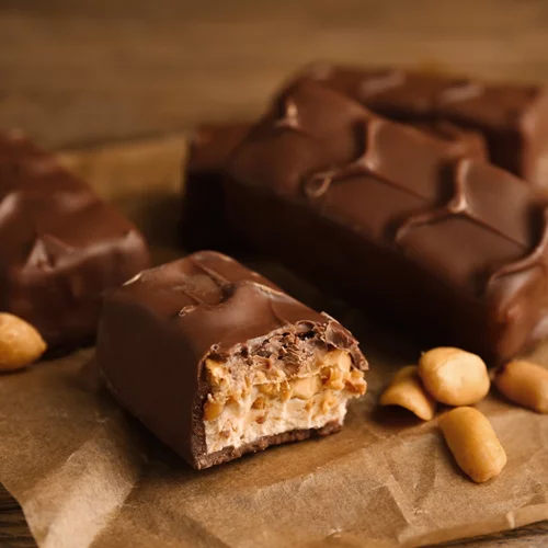Snickers bites: Αν λατρεύεις τον συνδυασμό πίνατς με σοκολάτα τότε η συνταγή αυτή είναι για εσένα