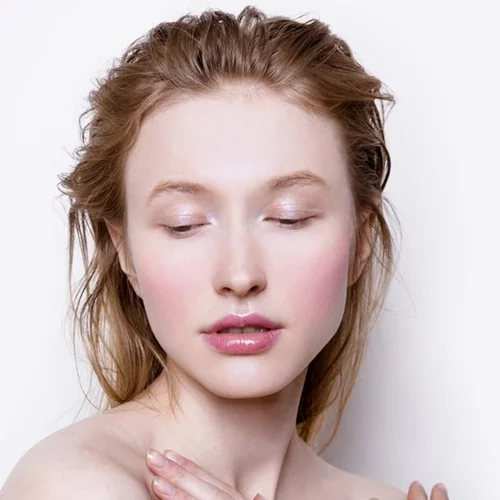 Jelly Donut Blush: H viral τάση μακιγιάζ για εκπληκτική λάμψη στα ζυγωματικά