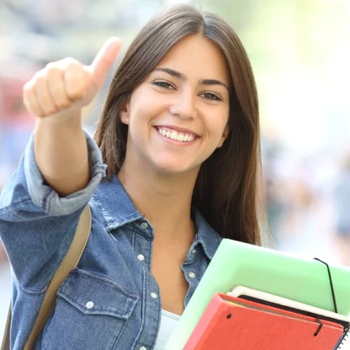 Βγαίνουν οι βάσεις των Πανελληνίων: Το παιδί σου είναι φοιτητής/φοιτήτρια!