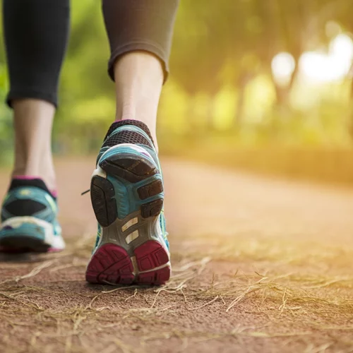 Πεσμένη ενέργεια: 5 λόγοι που το περπάτημα τονώνει καλύτερα και από τον καφέ