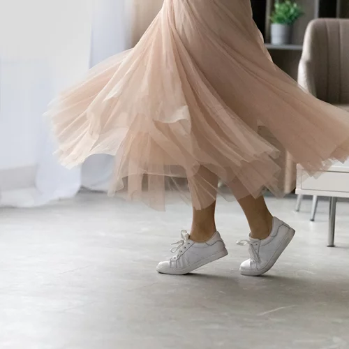 Αναρωτιέσαι ποια παπούτσια ταιριάζουν με τις φούστες σου; | Αυτά τα ζευγάρια προτείνουν οι fashionistas