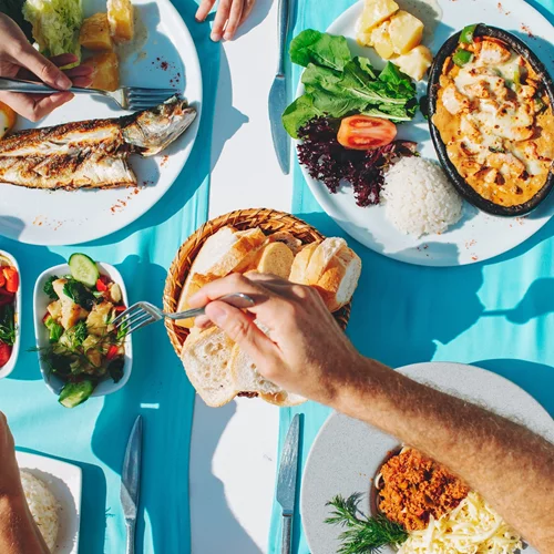 Μακροζωία | Τι τρώει ο άνθρωπος που ερευνά τις Μπλε Ζώνες;