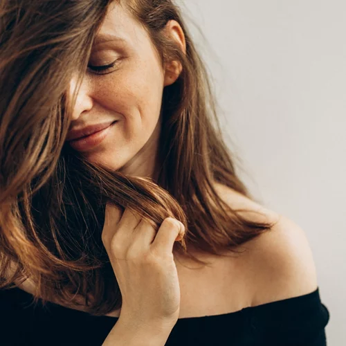 Σε κάνουν να δείχνεις μεγαλύτερη - Αυτά τα 5 λάθη με τα μαλλιά προσθέτουν χρόνια