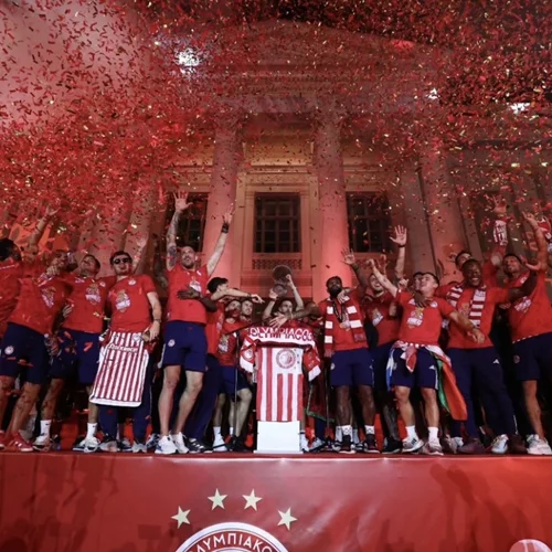 Κέρδισε η ομάδα σου; 5 λόγοι που η νίκη βελτιώνει την υγεία σου