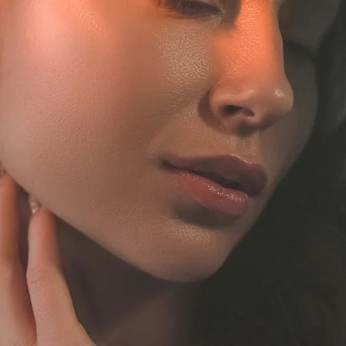 Τα 6 καλύτερα juicy lip oils για λαχταριστά και ενυδατωμένα χείλη