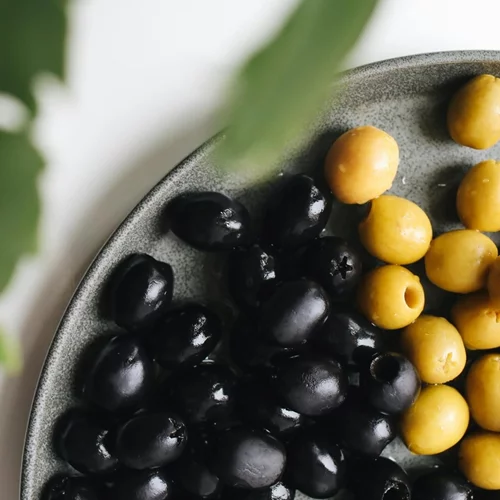 Σαφράν, ελιές, κ.α.: Οι 6 τροφές της Μεσογείου που προστατεύουν την καρδιά