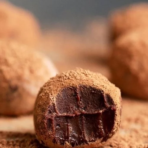 Πανεύκολα, vegan τρουφάκια με τρία υλικά: Υγιεινές, πεντανόστιμες μπουκίτσες με 40 θερμίδες