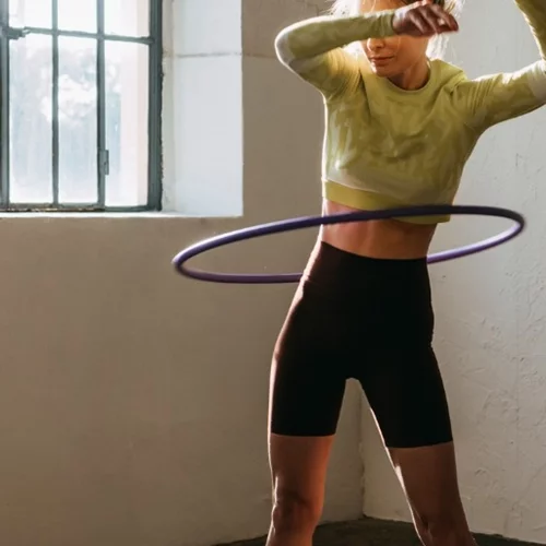 Kαιρός να ξεκινήσεις χούλα χουπ - Τα οφέλη του θα σε εκπλήξουν