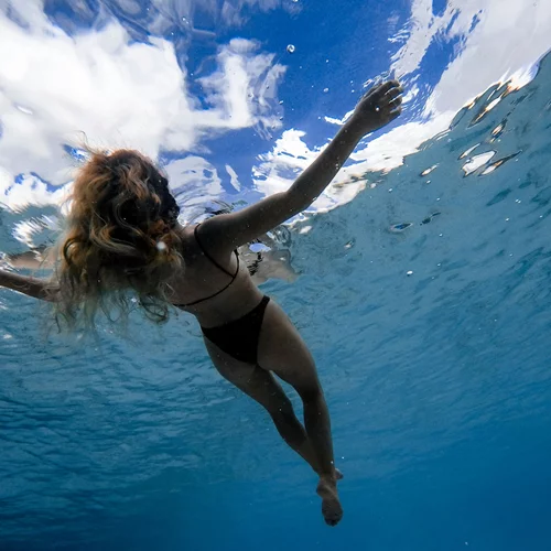 Πώς η θάλασσα κάνει καλό στο δέρμα, στο ανοσοποιητικό, στο αναπνευστικό, στο κυκλοφορικό, στη διάθεση