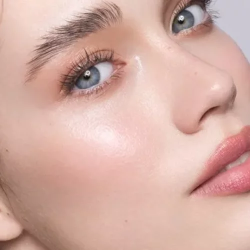 Ενυδατωμένη, λαμπερή επιδερμίδα στο κρύο: 4 πράγματα που οφείλεις να προσέχεις κάθε χειμώνα