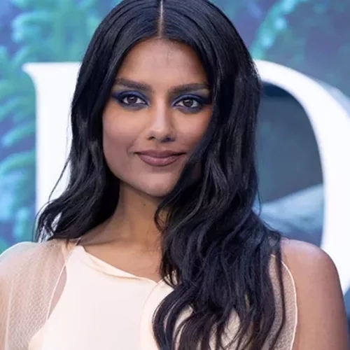 5 ιδέες μανικιούρ για να υιοθετήσεις τα "Mermaid nails", το πιο καλοκαιρινό trend νυχιών φέτος