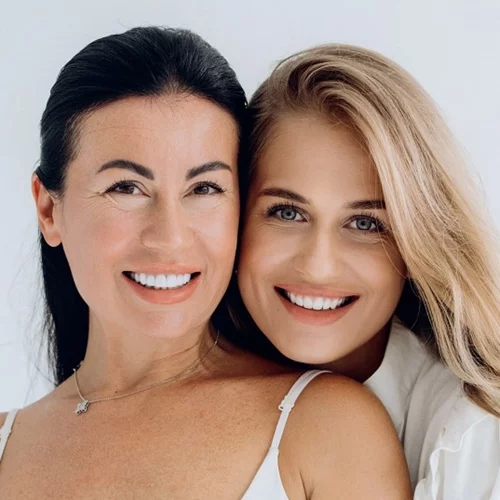 "Ο ρόλος του γονέα αλλάζει": 7 τρόποι να χτίσεις υγιή σχέση με τα ενήλικα παιδιά σου