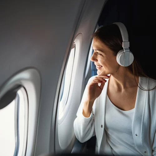 Κι όμως, η πιο ασφαλής θέση στο αεροπλάνο είναι αυτή που σπάνια επιλέγεις