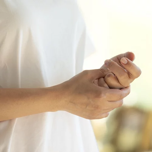 Είναι επικίνδυνο να κάνουμε κρακ στα δάχτυλά μας;