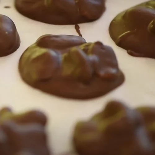 Θρεπτικά σοκολατάκια χωρίς τύψεις: Με 3 μόνο υλικά