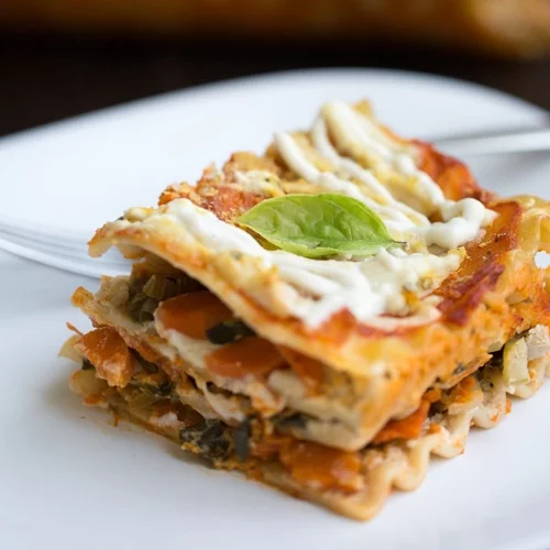 Λαζάνια με μανιτάρια σε σάλτσα ντομάτας: Χαμηλά σε θερμίδες, φουλ στην πρωτεΐνη