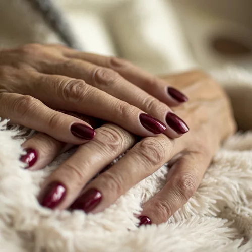 Τα πιο κομψά κόκκινα μανικιούρ που μπορείς να κάνεις φέτος τις γιορτές