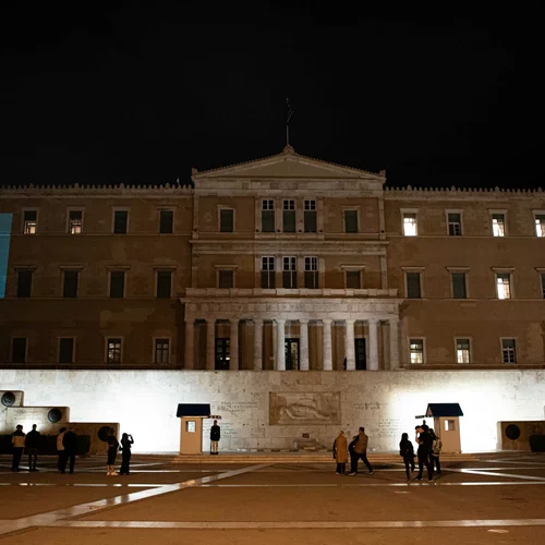 Ελληνική HPV Εταιρεία: Φωταγωγήθηκαν η Βουλή των Ελλήνων και ο Λευκός Πύργος με αφορμή την Παγκόσμια Ημέρα Δράσης για την Εξάλειψη του Καρκίνου Τραχήλου Μήτρας