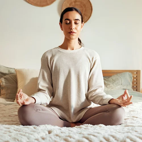 Yoga for hair growth: Οι 3 asanas που θα "μακρύνουν" τα μαλλιά σου