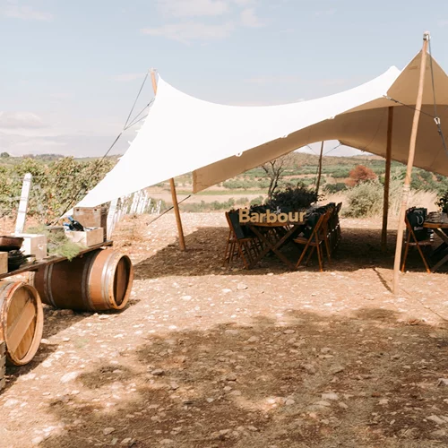 Η Barbour παρουσίασε τη νέα συλλογή Φθινόπωρο/Χειμώνας 2025 στους αμπελώνες των Estates Costa Lazaridi