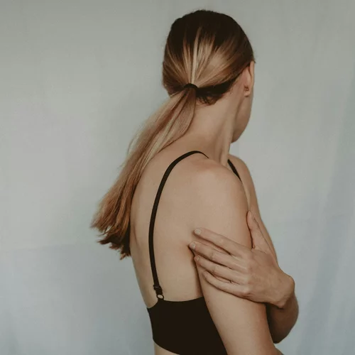 Λεπτά μαλλιά; Αυτή είναι η απόχρωση που χαρίζει εντυπωσιακό όγκο