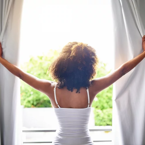 3 απλές συνήθεις για πρωινά με καλή διάθεση από την Τζίνα Αλιμόνου