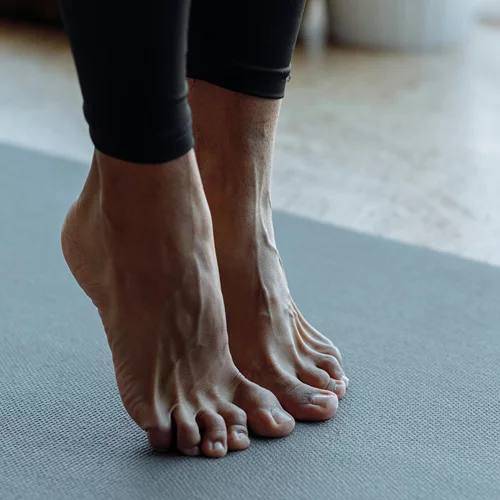 Όλα τα βήματα για να περιποιηθείς σωστά τα πέλματά σου μετά το καλοκαίρι