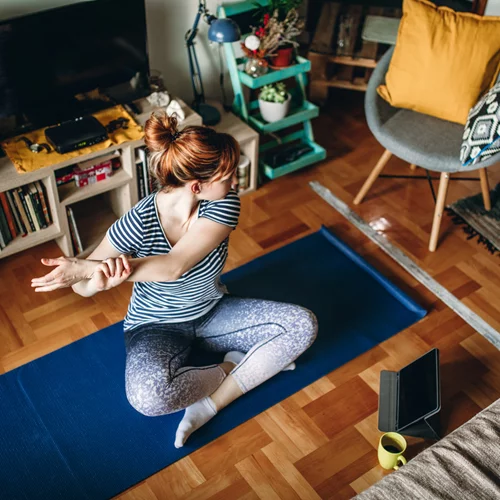 10 τρόποι για να "καις" περισσότερες θερμίδες ακόμα και μέσα στο σπίτι