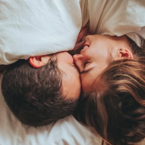 Το λεξικό των swinger - Όλα όσα χρειάζεται να ξέρεις για την ανταλλαγή συντρόφων