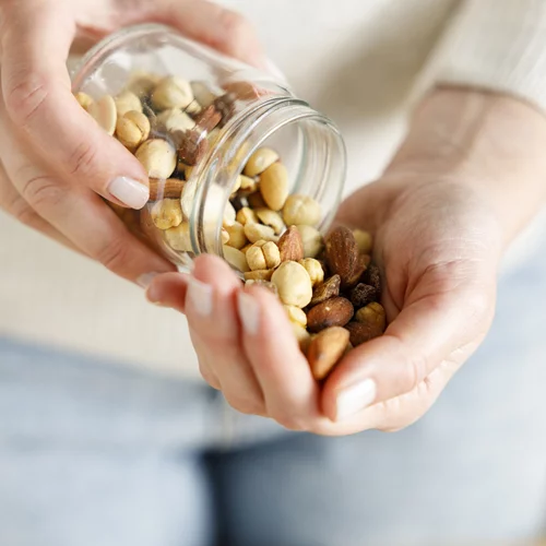 Ωμοί ή ψημένοι ξηροί καρποί; Αυτή η επιλογή που σου χαρίζει περισσότερα οφέλη