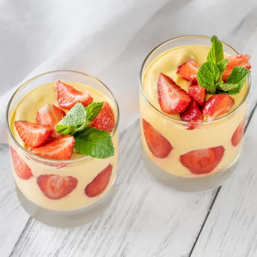 Δροσερό γιαουρτογλυκό με μόλις 2 υλικά - χωρίς ζελέ