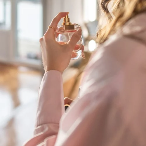 Πότε λήγει ένα άρωμα; Οι ενδείξεις που πρέπει να σε κάνουν να το αποχωριστείς