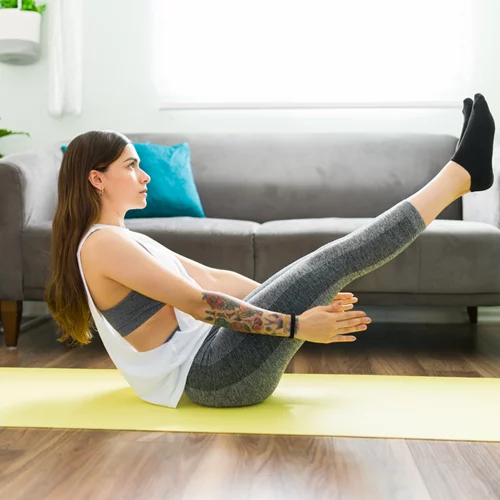 6 ασκήσεις HIIT για να προσθέσεις στην προπόνησή σου από το σπίτι