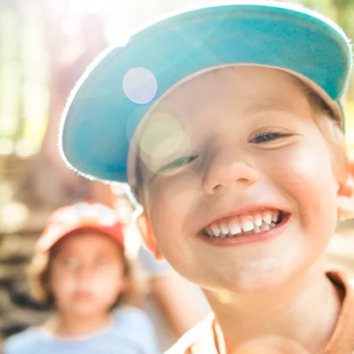 Καύσωνας: Οι συμβουλές για να προστατέψουμε τα παιδιά από την πολλή ζέστη