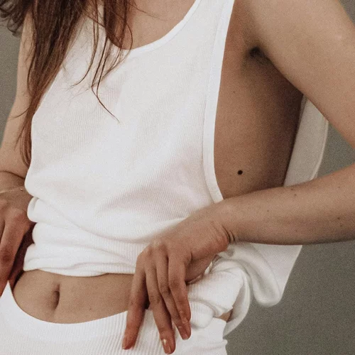 Λίπος στην κοιλιά: Ο κρυφός ένοχος για αυτό το είδος σωματικού πόνου