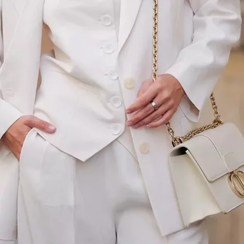 Τα 3 πιο κομψά χρώματα μανικιούρ για να υιοθετήσεις φέτος τον Μάιο