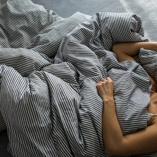 Προκαλεί η εμμηνόπαυση αϋπνίες; Τα συμπτώματα, οι λύσεις