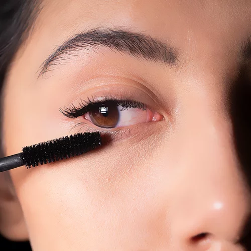 10 tips μακιγιάζ που πρέπει να γνωρίζεις αν έχεις μικρά μάτια