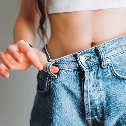 Είμαι διαιτολόγος - αυτός είναι ο λόγος που παλεύεις να χάσεις αυτά τα επίμονα τελευταία 5 κιλά